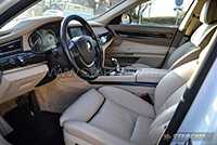 Фото 09 — Аренда BMW 7 (белая) с водителем в Казани