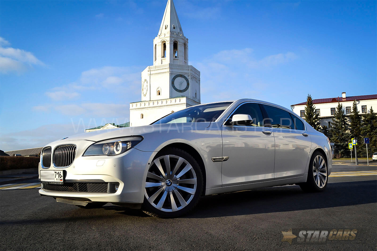 Аренда BMW 7 (белая) с водителем