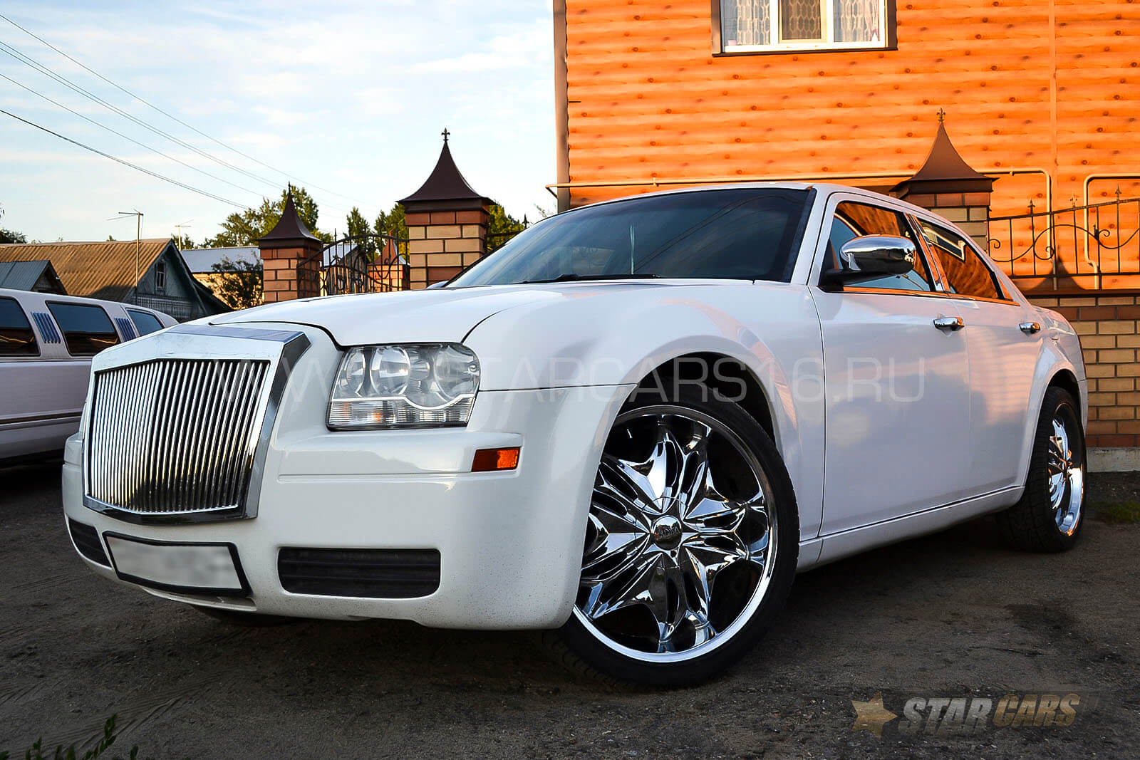 Аренда Chrysler 300C (белый) с водителем
