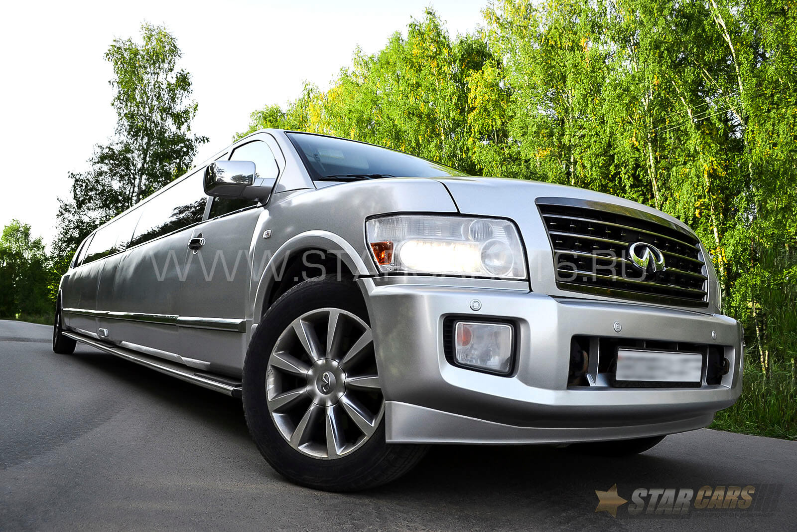 Лимузин Infiniti QX56 напрокат